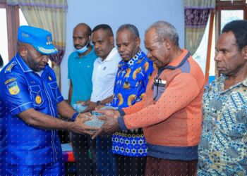 Bupati RHP Memberikan Bantuan Kasih bagi Panitia Persiapan Rapat BPL 10 Klasis Wilayah Bogo