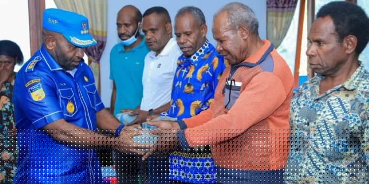 Bupati RHP Memberikan Bantuan Kasih bagi Panitia Persiapan Rapat BPL 10 Klasis Wilayah Bogo