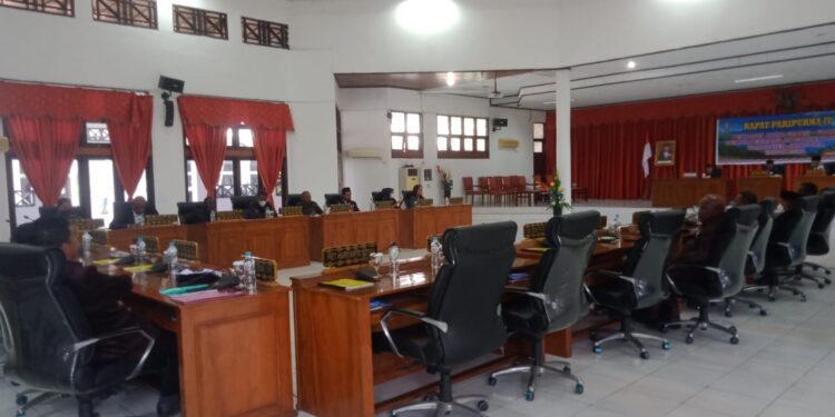Dihujani Interupsi Akhirnya Rapat Paripurna IV DPRD Kabupaten Jayapura Diskors