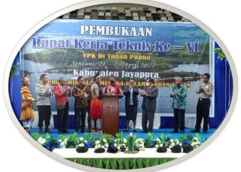 Gubernur  Papua Luka Enembe :  YPK Di Tanah Papua  Harus Tingkatkan Kualitas Mendidik Generasi  Emas Papua, Terutama Mendidik Karakter Pikiran dan Hati