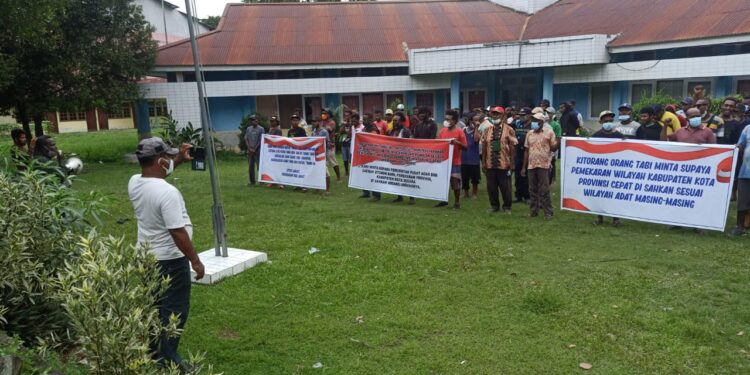 MTM Gelar Demo Tetap Optimis Tuntut Percepatan DOB dan Kelanjutan Otsus Jilid II