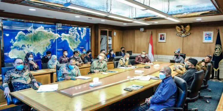 Bupati  Jayapura Mathius Awoitauw  Audiensi dengan Menteri Parekraf,  bahas FDS dan Kongres AMAN 2022