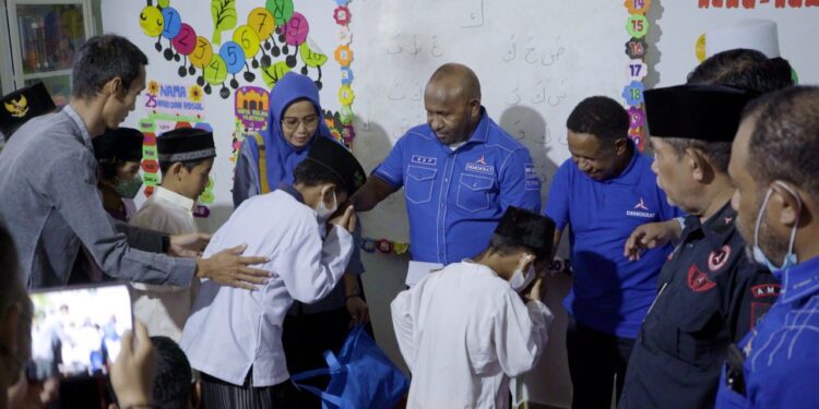 RHP Bagi-Bagi Takjil dan Santuni Anak Yatim di Cikeas