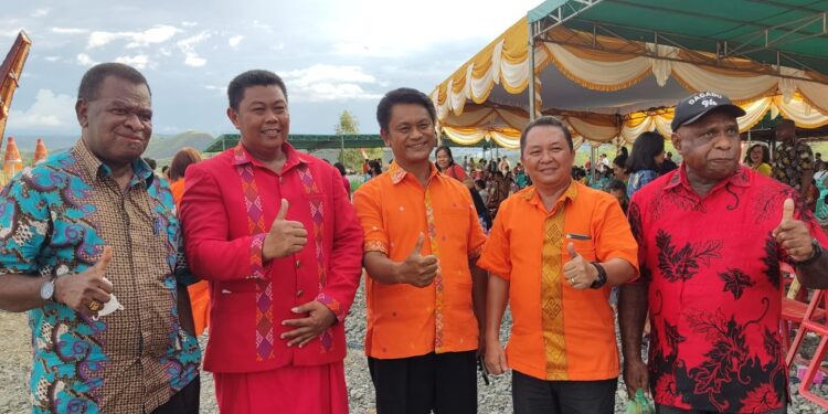 Jan Jap Ormuseray dan Sekda Hanna Hikoyabi beserta Pejabat lainnya Hadiri Ibadah Perayaan Paskah IKT Kab. Jayapura