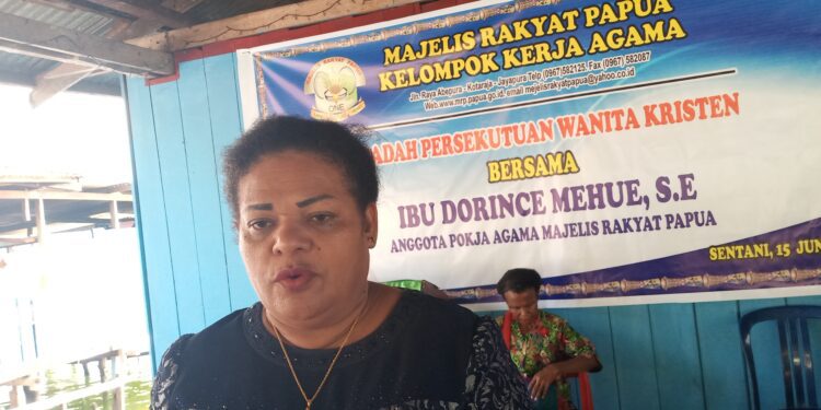 Anggota MRP Pokja Agama, Dorince Muhue Ibadah Syukur Bersama Wanita Kristen Kampung Hobong