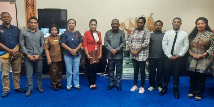 Uce Puraro : Beasiswa Pendidikan Gratis Pramugari dan Pramugara’ akan diberikan kepada Juara 1 Fashion Shouw Yauw dan Enggo