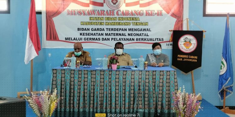 Sekda Mamteng : Bidan Mempunyai Peranan Penting dalam Pelayanan Kesehatan