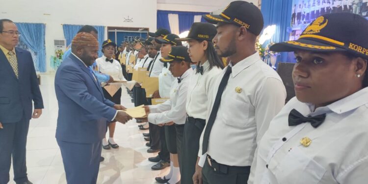 Bupati RHP Serahkan SK dan Gaji Kepada 277 CPNS di Momen HUT Mamteng ke 14