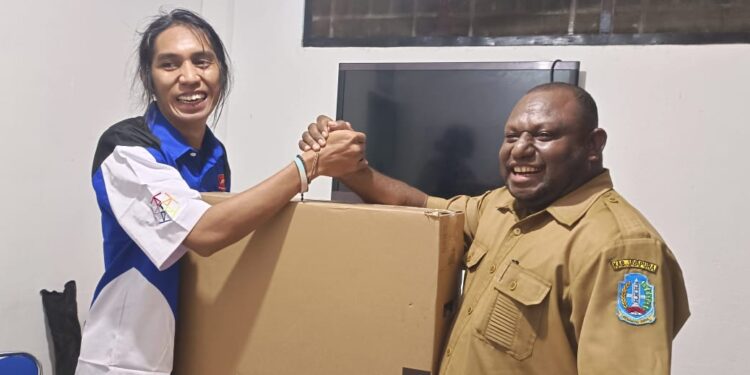 Relawan TIK Apresiasi Bantuan Satu Unit Komputer dari Kadis Kominfo Kabupaten Jayapura 