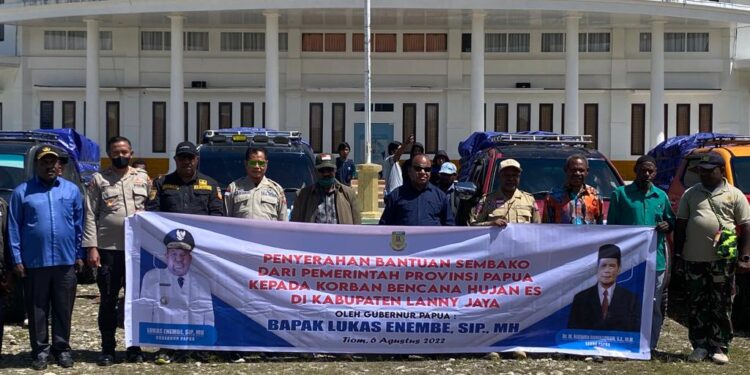 Pemerintah Provinsi Papua Salurkan 1,2 Ton Sembako bagi Korban Embun Beku Kuyawage Kab.Lanny Jaya