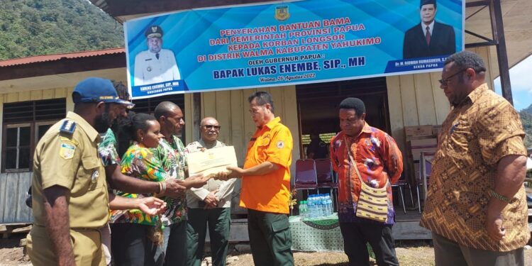 Pemerintah Provinsi Papua Salurkan Bantuan 750 Ton Sembako dan Uang Tunai Bagi Korban Bencana Alam di Yahukimo
