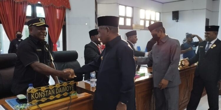 Bupati Mathius Hadiri Penutupan Sidang Paripuna Masa Sidang III 2022