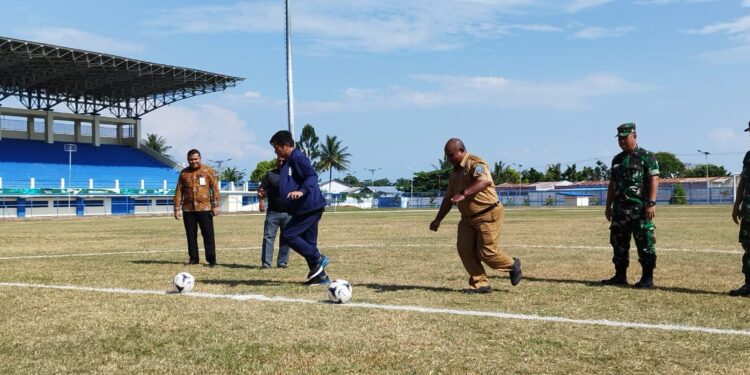 Ketua KKSS Kabupaten Jayapura, H.Wagus Hidayat Resmi Membuka Turnamen Sepak Bola Antar Pilar KKSS
