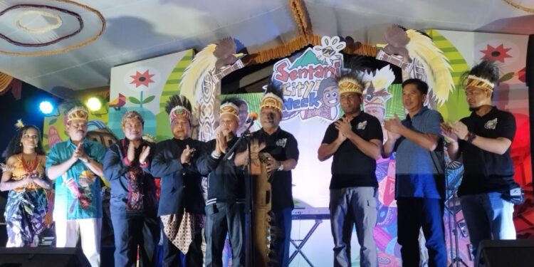 Kegiatan Sentani City Week Dihadiri Bupati Jayapura Mathius Awoitauw
