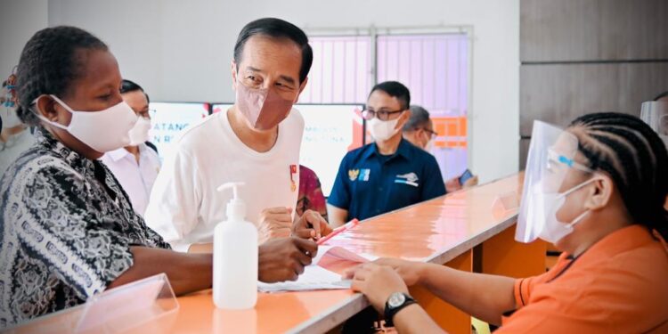 Presiden Jokowi  Salurkan BLT BBM di Sentani Diharapkan Meningkatkan Daya Beli Masyarakat