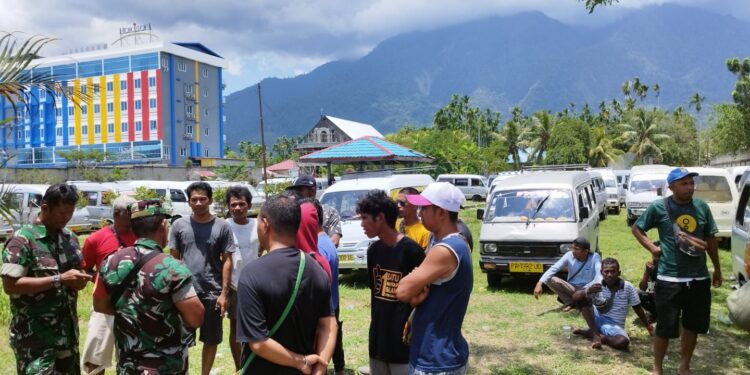 Sopir Angkot Sentani  Mogok Beroperasi