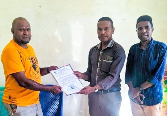 Ketua DPD GAMKI Papua, Dominggus Noya Serahkan SK Caretaker GAMKI Mamberamo Tengah