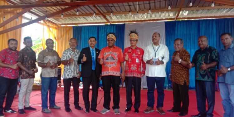 Bupati Keerom Pieter Gusbager, Apresiasi Grup Musik Legenda Tanah Papua Trio Cartenz dan Anafre