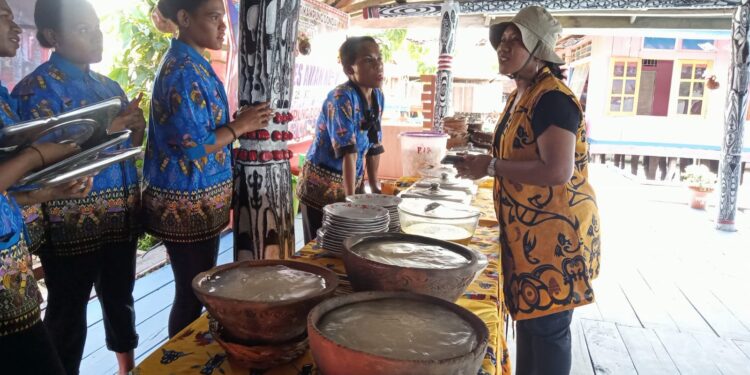 Fi Helay ” Kuliner Tradisional Masyarakat Adat Sentani, jadi Menu Utama di Sarasehan kampung Dondai
