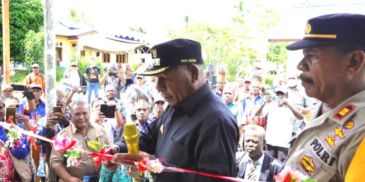 Bupati Jayapura Diakhir Masa Jabatannya Meresmikan 15 Unit Rumah Bagi ASN