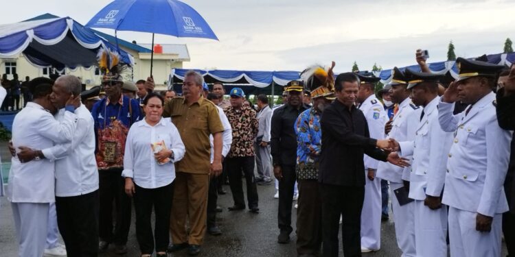 Masa Jabatan Bupati Jayapura Mathius Awoitauw dan Wakil Bupati Giri Wijayantoro Resmi Berakhir 12 Desember 2022