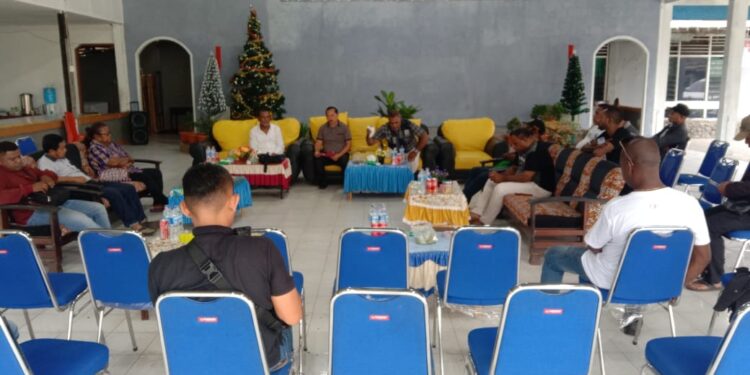 Joop Suebu Minta Maaf kepada Masyarakat Adat Tanah Merah