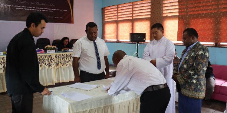 TLM Melantik 170 Anggota PPD 34 distrik se-Kabupaten Pegunungan Bintang