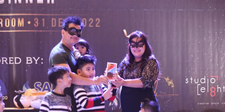 Gala Dinner New Year Hotel Suni Abepura Berlangsung Meriah dengan Doorprize Iphone 14