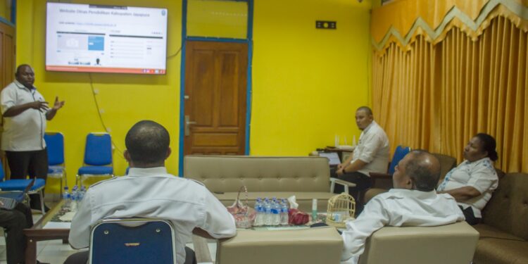 Seriusi Mutu Pendidikan di Kabupaten Jayapura, Kadis Pendidikan Berkolaborasi Bersama Diskominfo