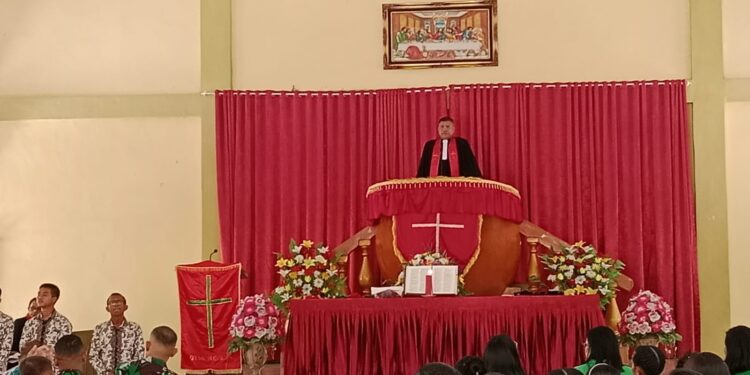 Pangdam XVII/Cenderawasih dan Pj Bupati Jayapura Ikut Ibadah Perayaan HUT PI ke-168 di Jemaat GKI Yakhin Kleublouw