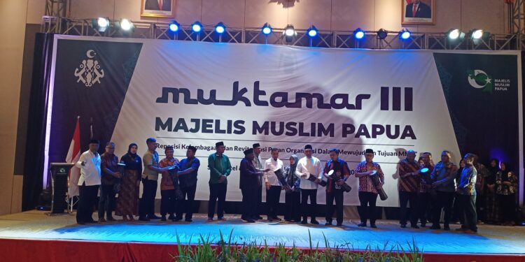 Plh. Gubernur Papua Resmi Menutup Muktamar III Majelis Muslim Papua