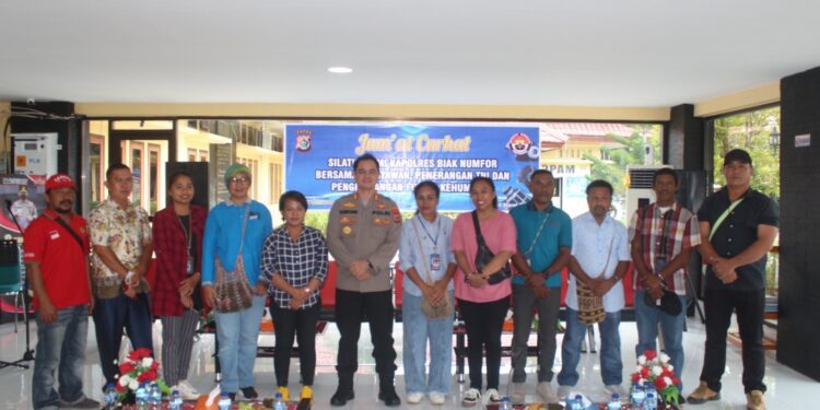 Jabat Kapolres Biak AKBP Damianus Jalin Silaturahmi Dengan Wartawan