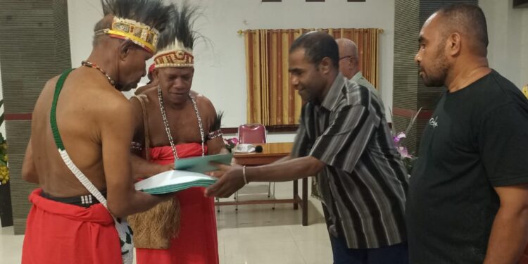 Mananwir Byak Sup Tabi, Melantik Badan Formatur Pelaksanaan Musyawarah Adat I, Kan Kain Karkara Byak Kota Jayapura