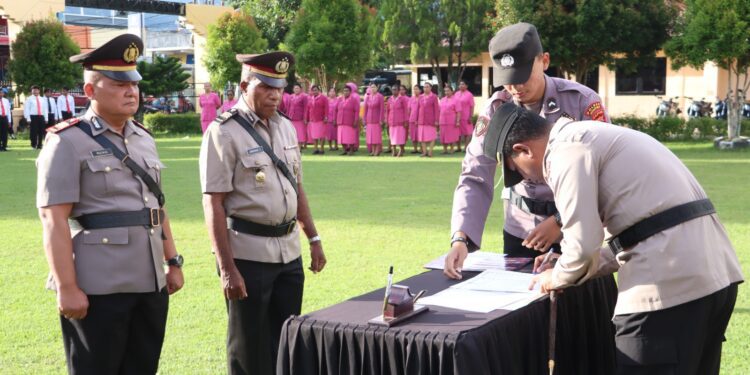 Kapolres Jayapura Pimpin Upacara Serah Terima Jabatan Perwira