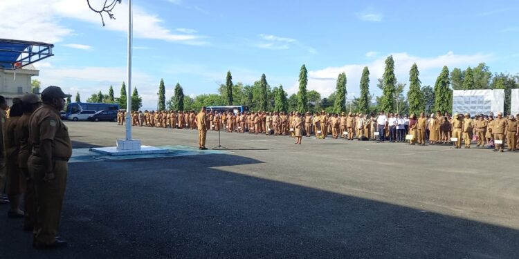 Pj Bupati Jayapura Apresiasi ASN Rajin Hadir Ikuti Apel Pagi