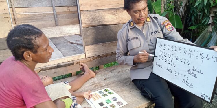 Gerakan Baca Tulis (GABUS) Untuk Papua Cerdas dan Berantas Buta Aksara