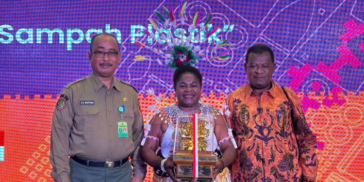 Peringatan Hari Lingkungan Hidup 2023, Papua Menerima Penghargaan dari Menteri LHK