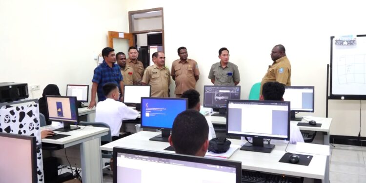 Kadis Kominfo Kab.Jayapura Kunjungi Balai Latihan Kerja Komunitas Doyo Baru, Distrik Waibu.