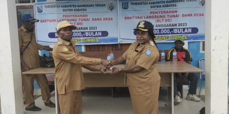 Masyarakat Lima Kampung Distrik Kobakma Terima BLT dan Bansos