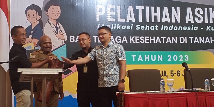 Kadis Kesehatan Papua, Robby Kayame Tutup Pelatihan Asik