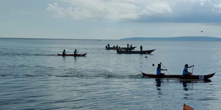 Seru, Lomba Dayung Perahu Tradisional Warnai Festival Biak Munara Wampasi 2023
