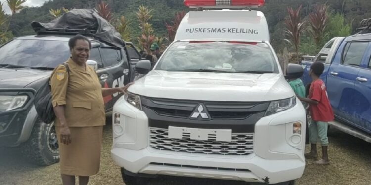 Plt Bupati Mamteng Serahkan Bantuan Mobil Ambulans