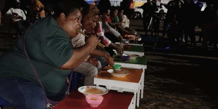 Kampung Sereh Wujudkan Tema FDS XIII 2023, Sago Is My Live” dengan Menggelar Lomba Makan Papeda