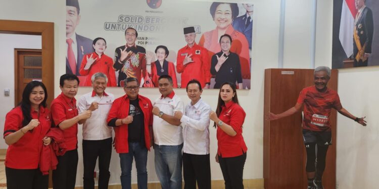 Petinggi Benteng Jokowi Silaturahmi ke Kediaman Sekjen PDIP Pusat, Nyatakan Sikap Tetap Tegak Lurus Menangka Ganjar