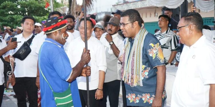 Bupati Herry Naap Mampu Ciptakan Hidup Rukun dan Damai bagi Rakyat Indonesia di Pulau Biak