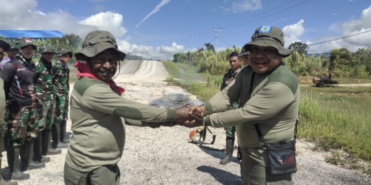 Lengkapi Tim Gerakan Kebersihan,Kadis Lingkungan Hidup Mamteng Minta Bekerja Sungguh-Sungguh
