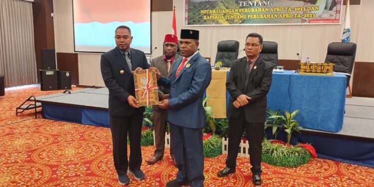 DPRD Kabupaten Jayapura Membahas Nota Keuangan Raperda APBD Perubahan 2023
