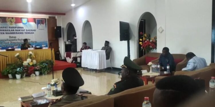 DPRD Mamteng Gelar Sidang Pengumuman Pengusulan Pemberhentian Bupati dan Wakil Bupati