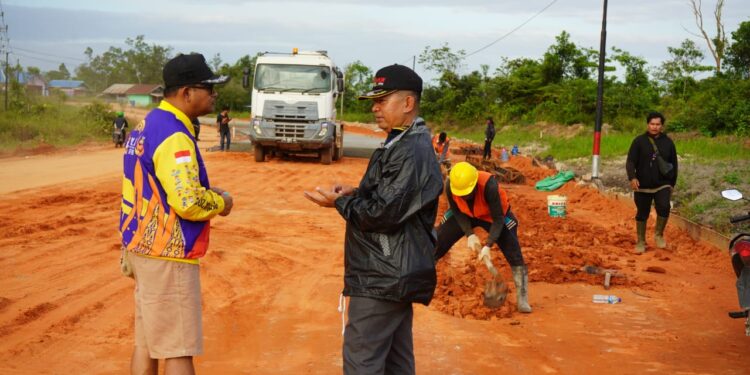Penjabat Bupati Mappi, Michael R. Gomar Tinjau Sejumlah Proyek Pembangunan Fisik