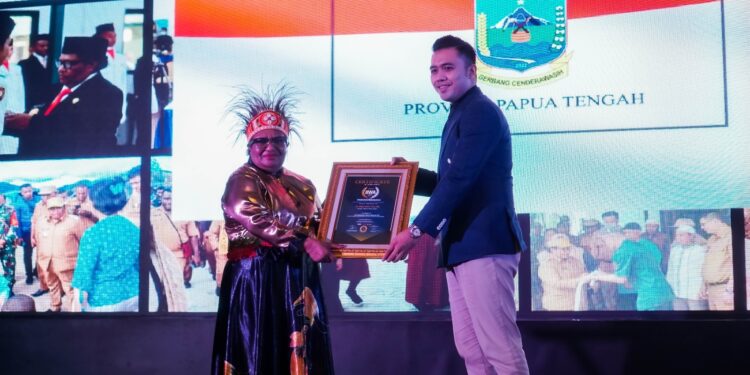 Ribka Haluk Meraih Penghargaan Wanita Insipiratif Indonesia 2023, Dari Seven Media Asia